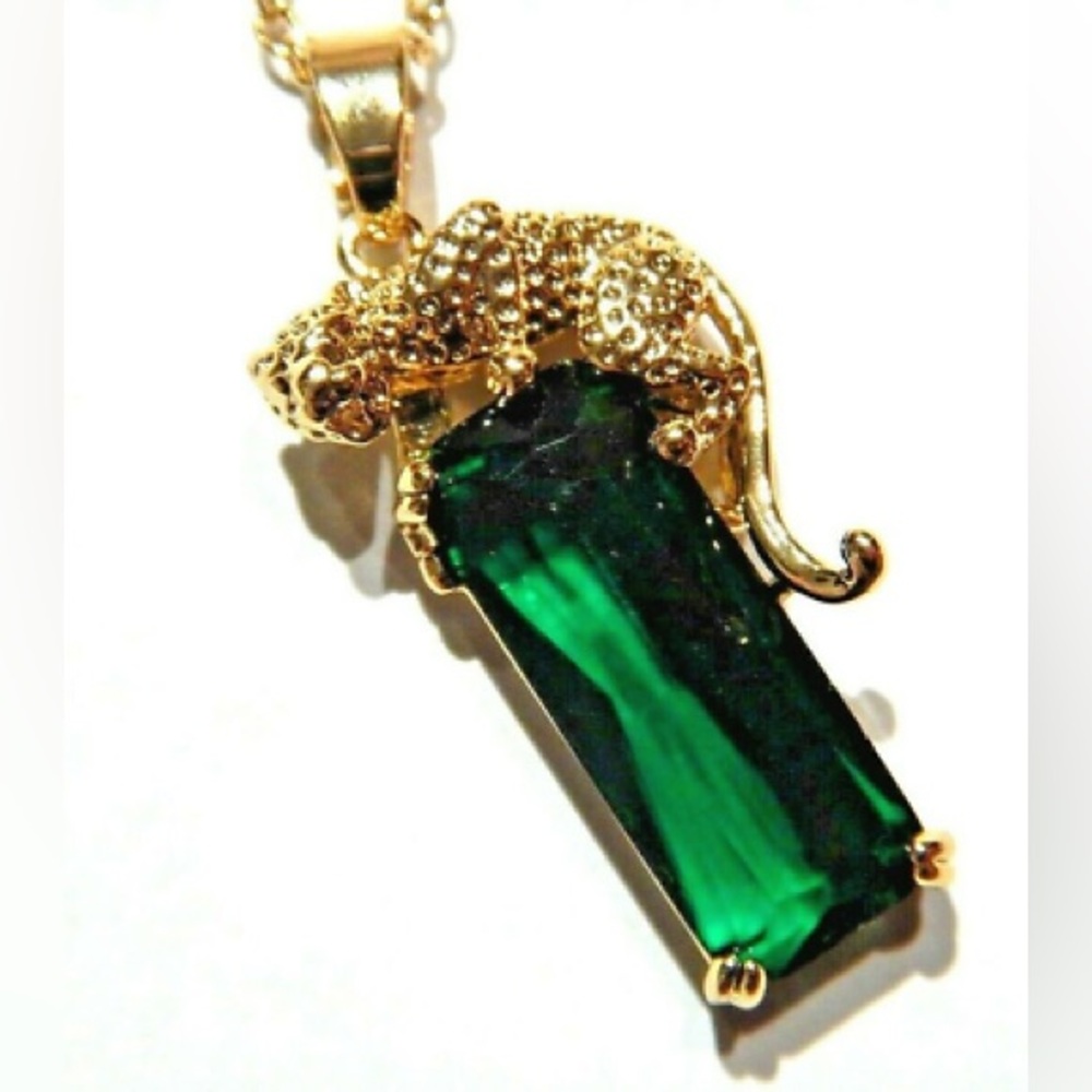 Jaguar Panther Green Glass Emerald Pendant Chain Gold-tone Necklace Cat Leopard
